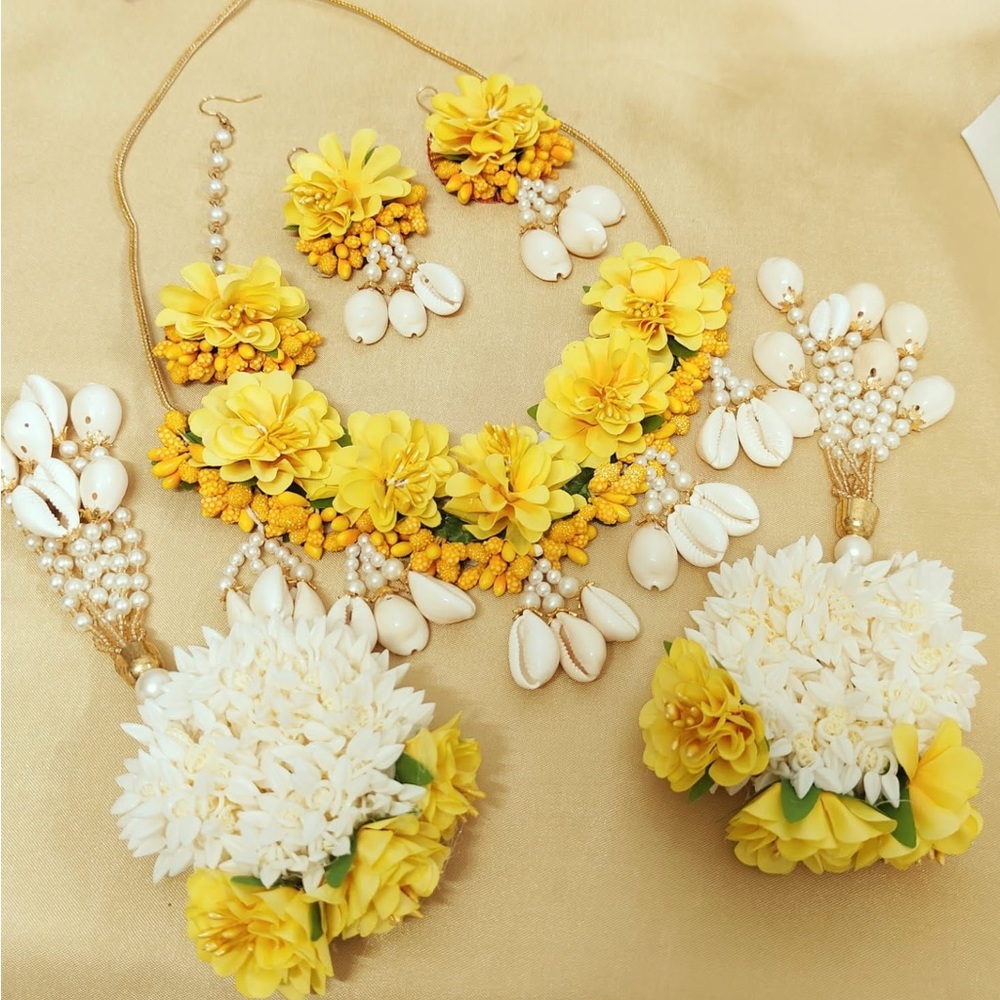 Floral Yellow and White Jewelry Set - Picture 1 of 1